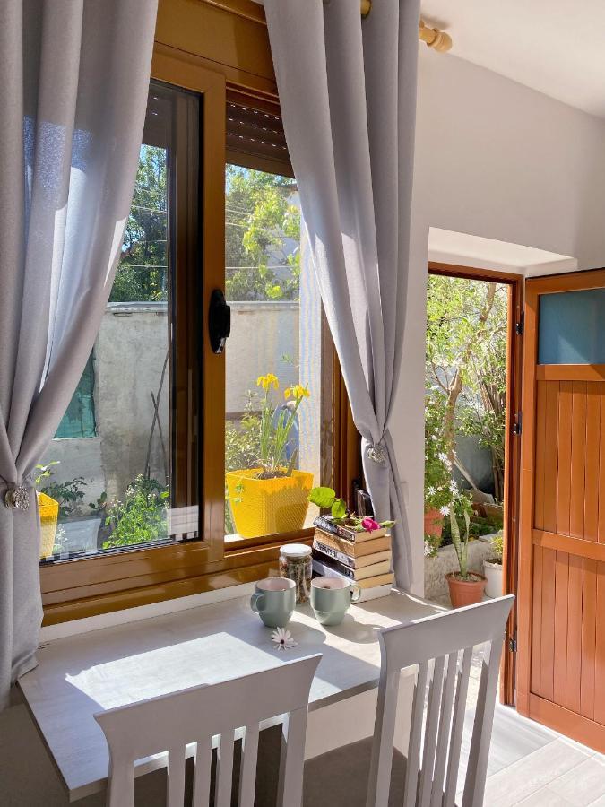 Sunny Guest House Vlorë Esterno foto