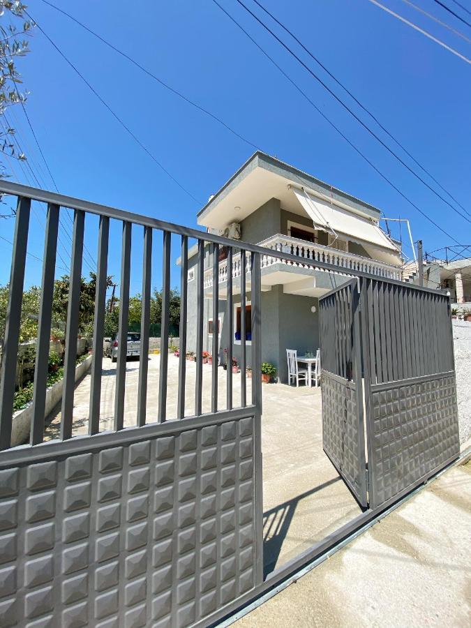 Sunny Guest House Vlorë Esterno foto