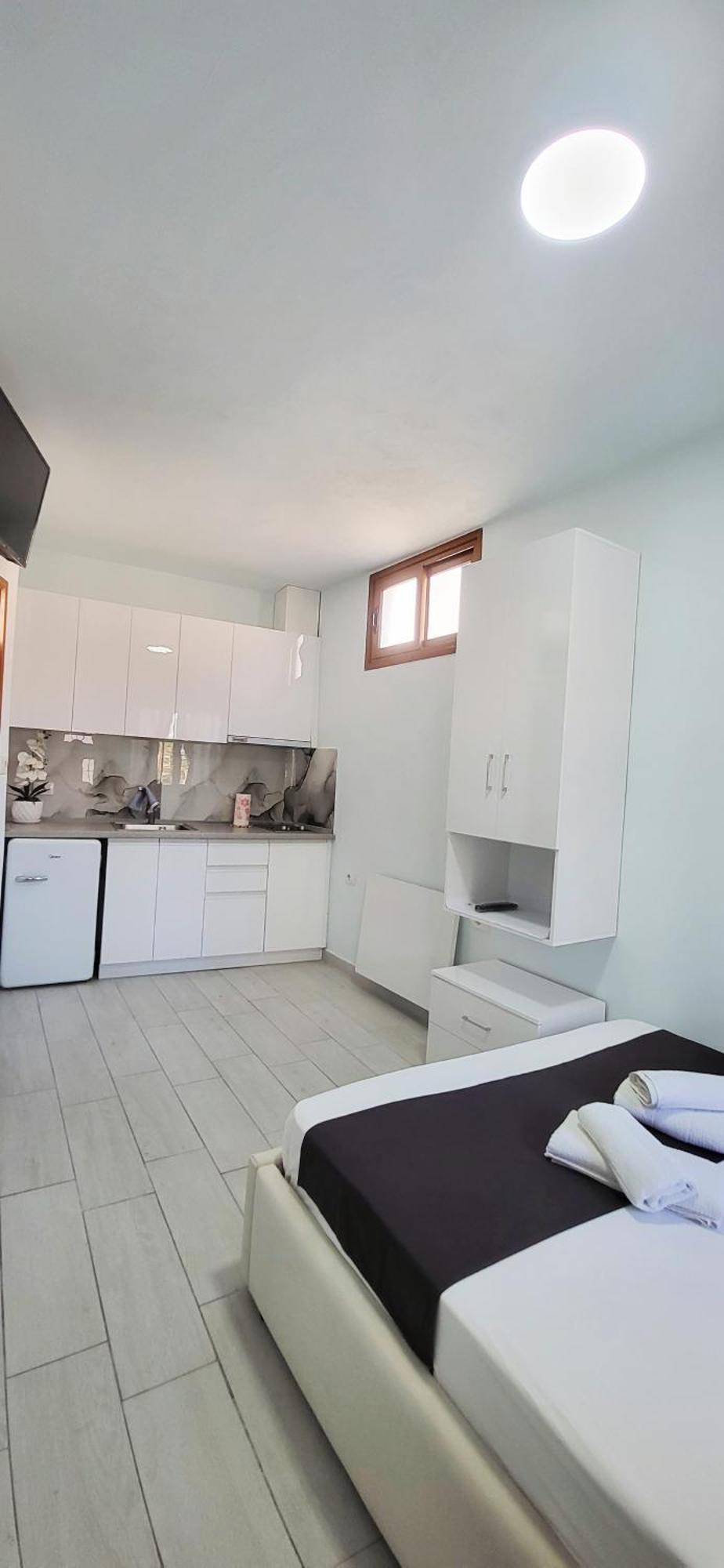 Sunny Guest House Vlorë Esterno foto